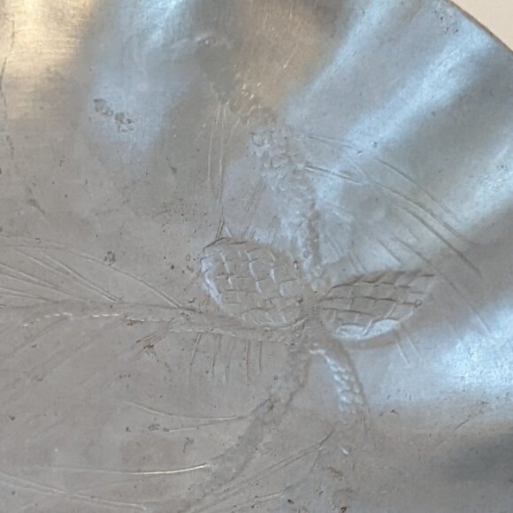 Vintage Hand Forged Everlast Metal Serving Bowl Tray Embossed Pine Cone Handle - Picture 8 of 10